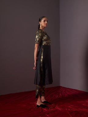 Banarasi zari v neck straight kurta with Curved U hem zari pants