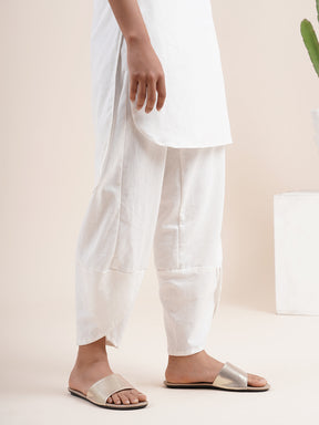 White- overlapped hem pants