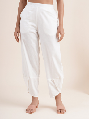 White- overlapped hem pants