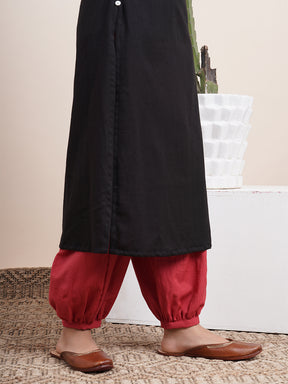 Black Spaghetti-sleeved kurta paired with pathani pants