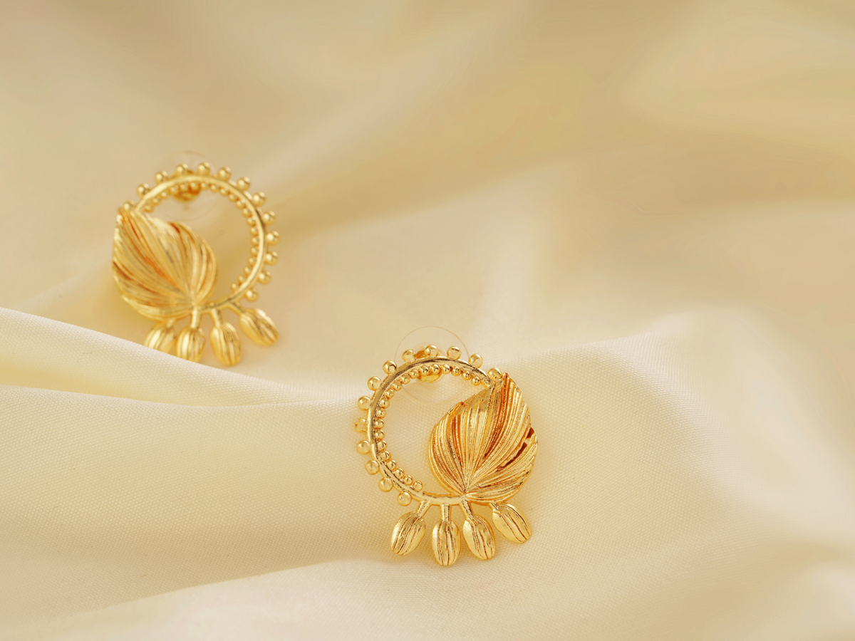 Pallavi Studs