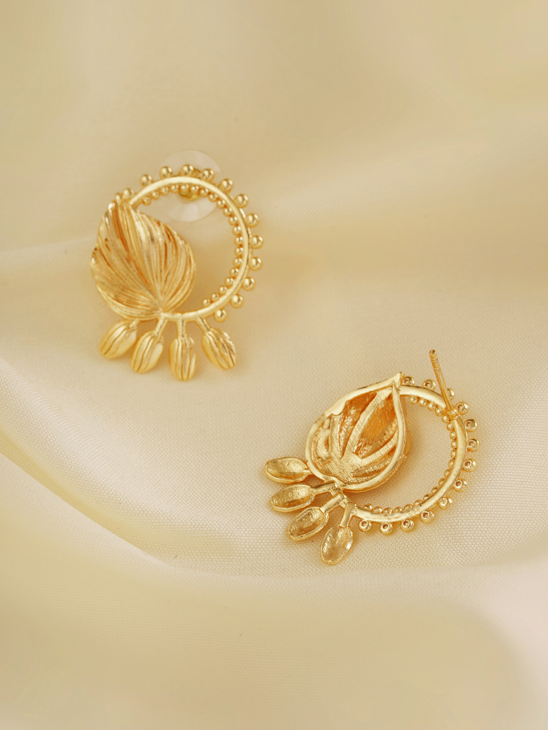 Pallavi Studs