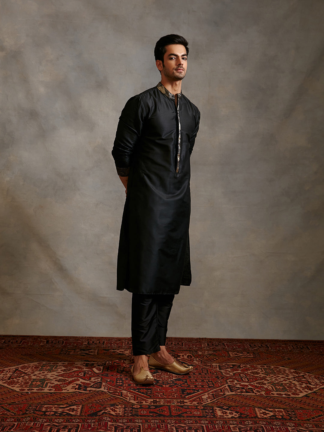 Banarasi zari detail Buttoned down kurta with straight pant-Metallic black