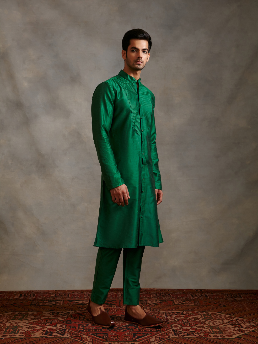 Banarasi pintuck detail kurta Set-emerald green