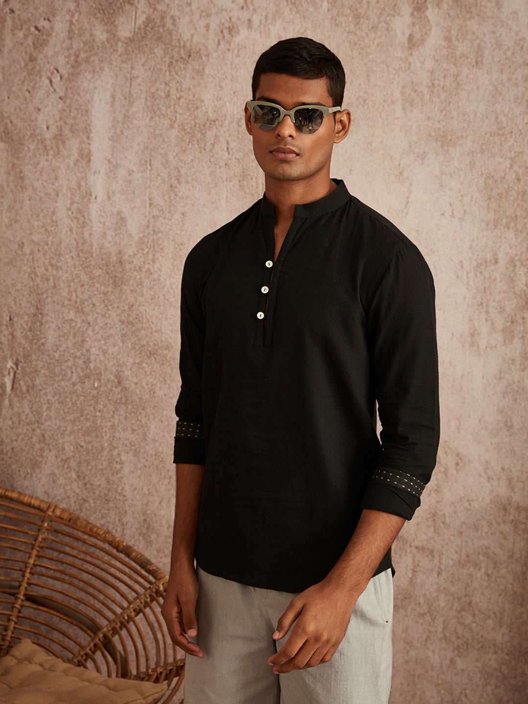 Classic relaxed fit shirt- Black