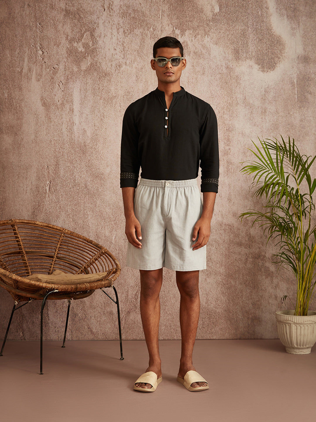 Classic relaxed fit shirt- Black
