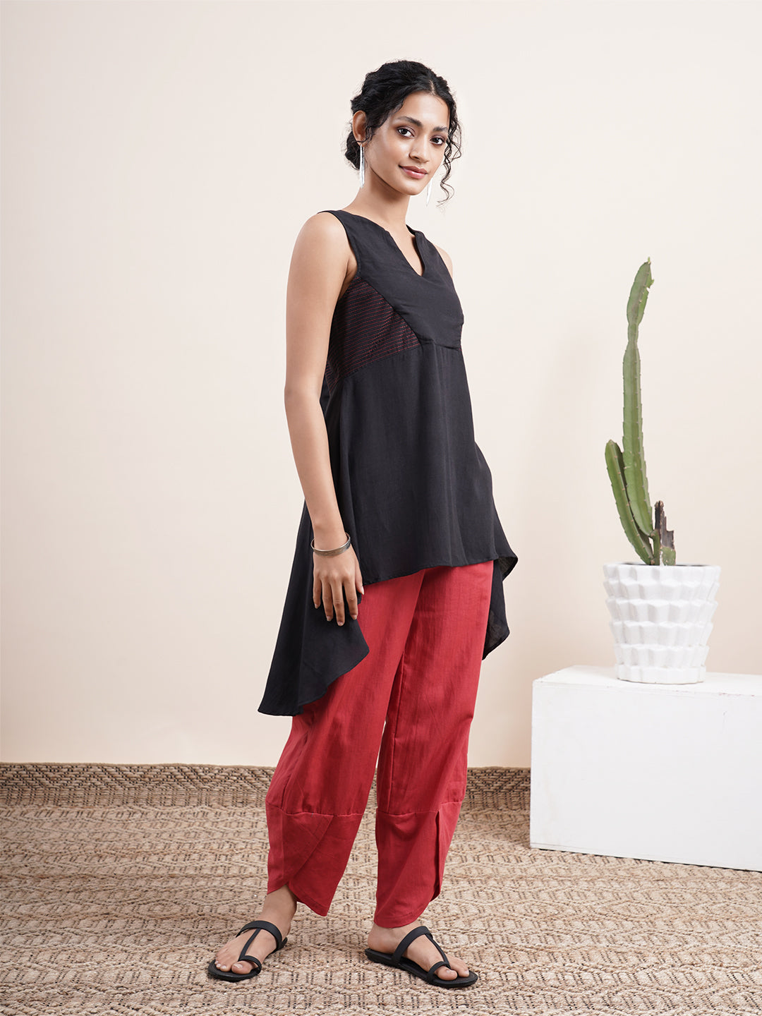 Black High low kurta paired with overlapped hem pants