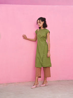 Overlapping Front Kurta with Shoulder Cut-out