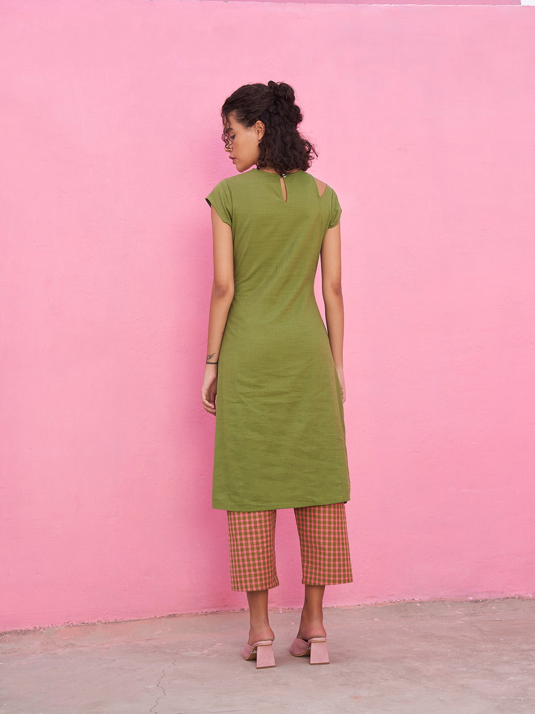 Overlapping Front Kurta with Shoulder Cut-out