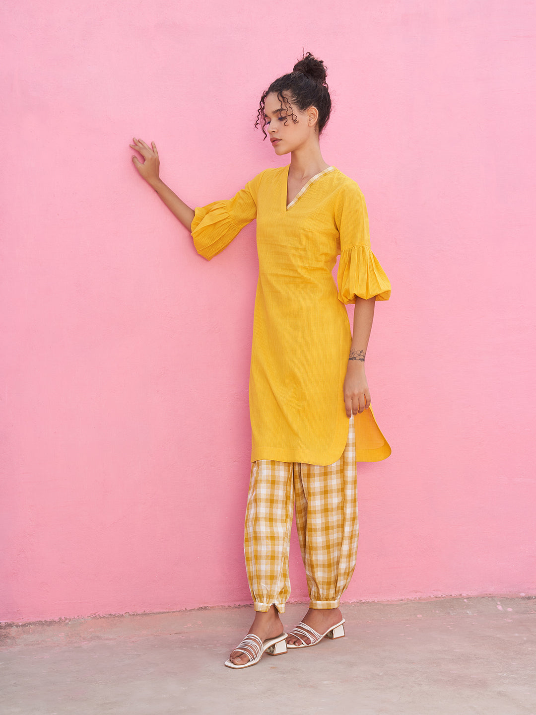 Self Check Kurta with Fit and Puffed sleeves