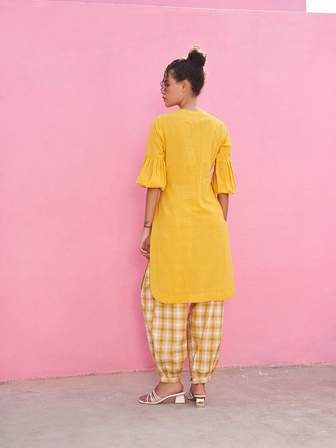 Self Check Kurta with Fit and Puffed sleeves