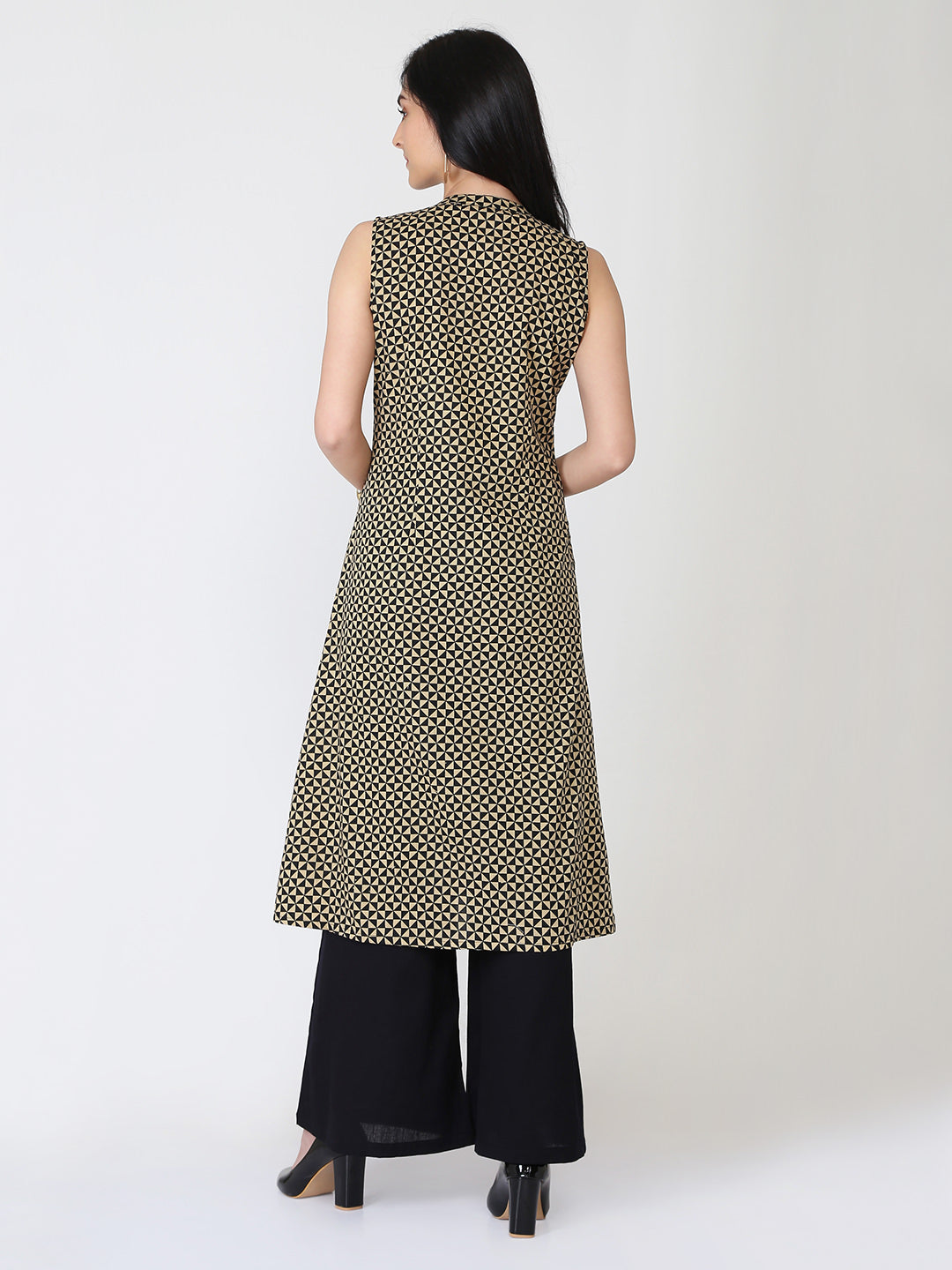 Abhishti Mandarin collar Front placket Kurta