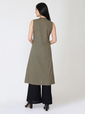 Abhishti Mandarin collar Front placket Kurta