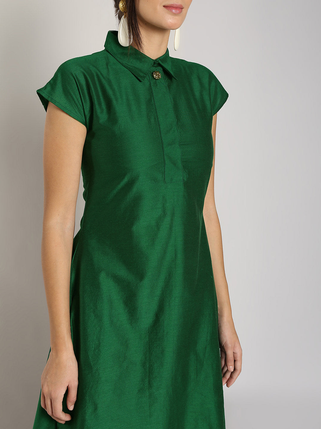 Abhishti Cotton Silk Asymmetric Kurta with Cotrast side details