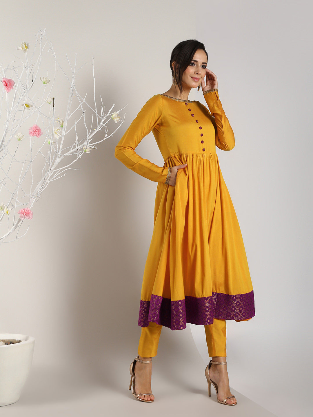 Abhishti Cotton Silk Anarkali Kurta with Tanchoi Border and button details