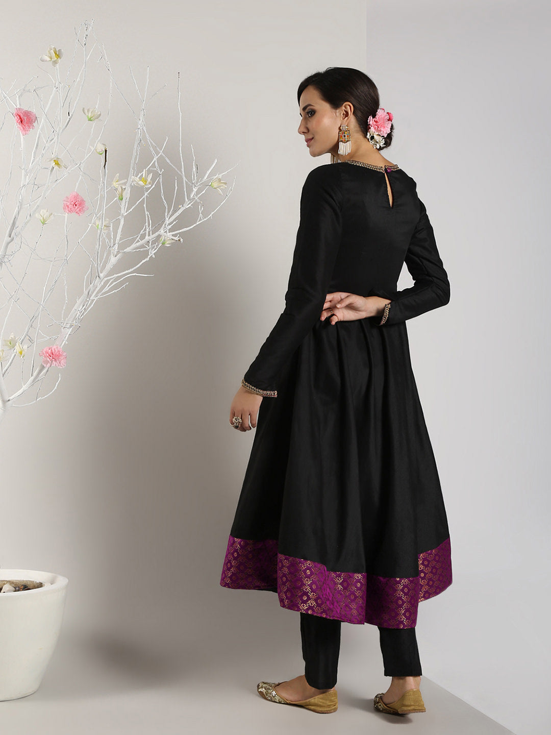 Abhishti Cotton Silk Anarkali Kurta with Tanchoi Border and button details
