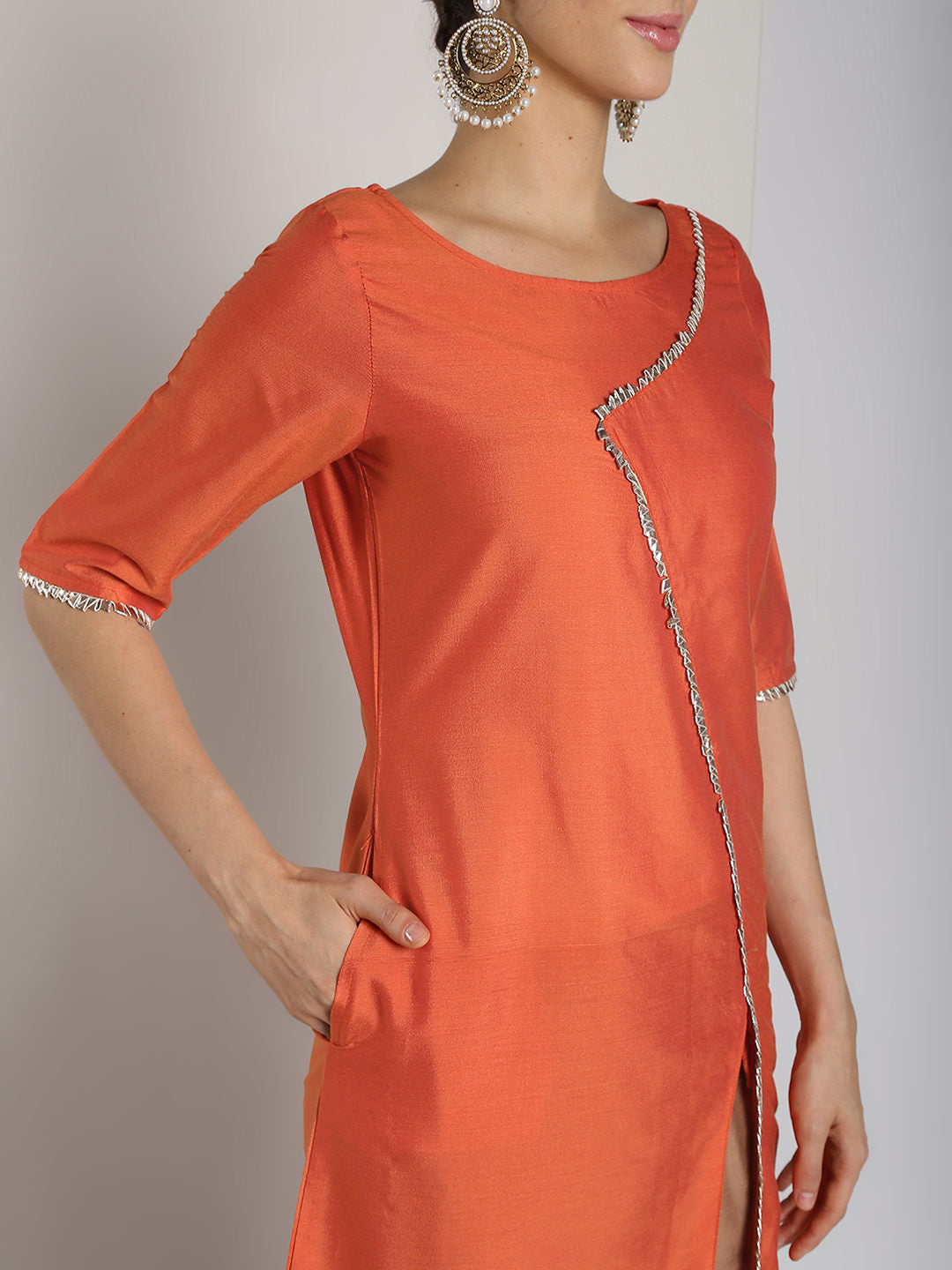 Abhishti Cotton Silk Abstract Lace Panelled Kurta