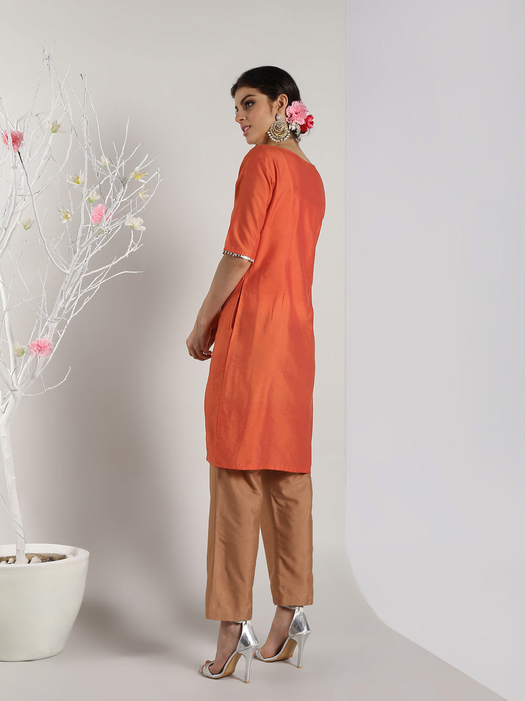 Abhishti Cotton Silk Abstract Lace Panelled Kurta