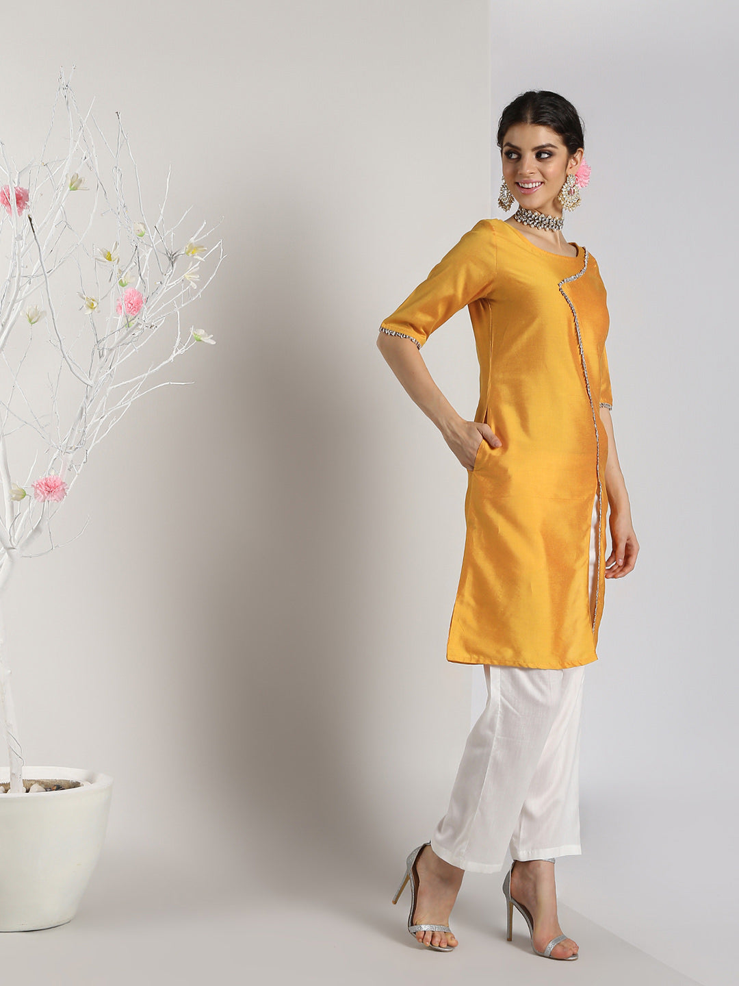 Abhishti Cotton Silk Abstract Lace Panelled Kurta