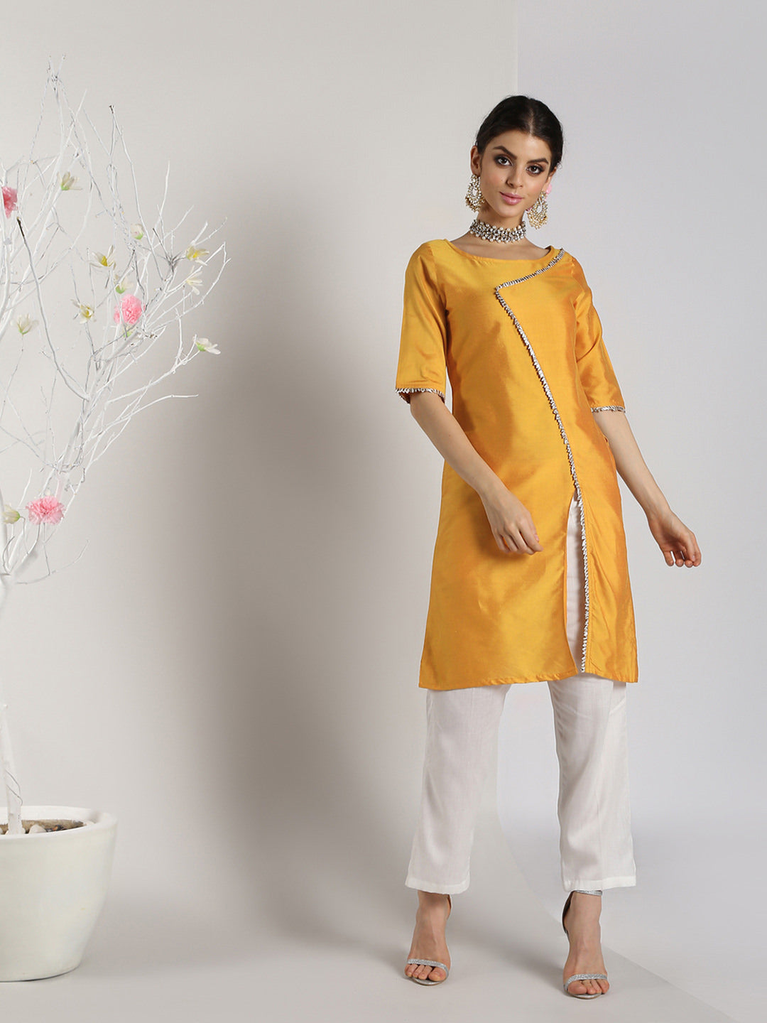 Abhishti Cotton Silk Abstract Lace Panelled Kurta