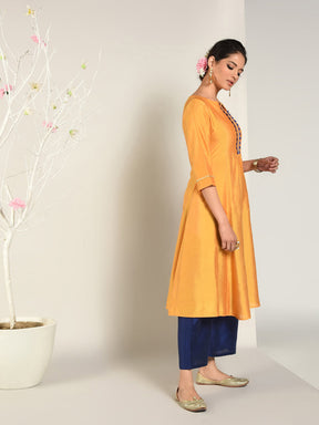 Abhishti Cotton Silk Kurta with Bandhani Lace