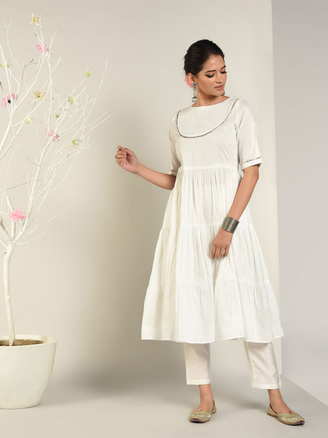 Buy online White Plain Cotton Lycra Short Kurti from Kurta Kurtis for Women  by Kifa for ₹690 at 0% off | 2024 Limeroad.com