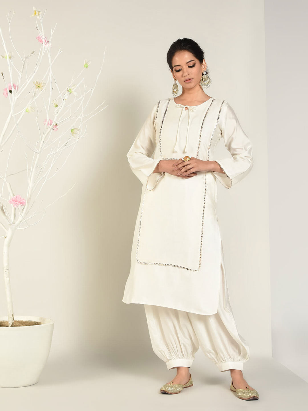 Off-White Banarasi Panelled Kurta