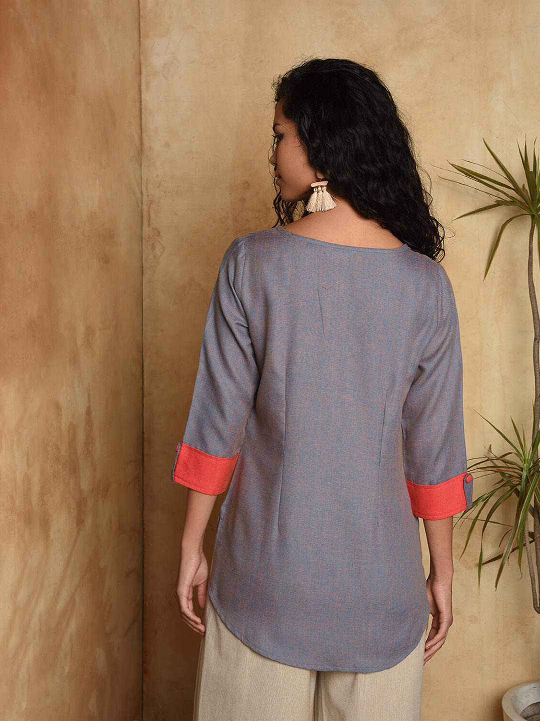 Contratting cuff and Button detail Cotton top