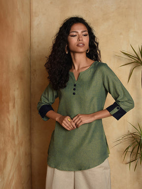 Contratting cuff and Button detail Cotton top