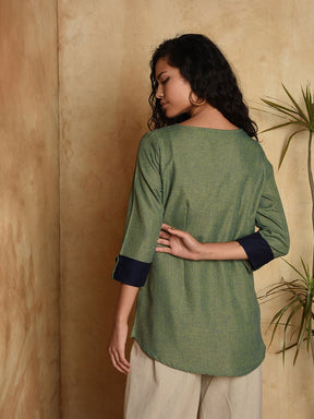 Contratting cuff and Button detail Cotton top