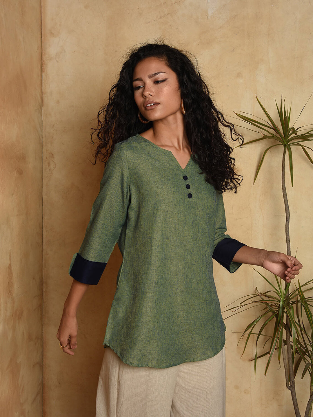 Contratting cuff and Button detail Cotton top