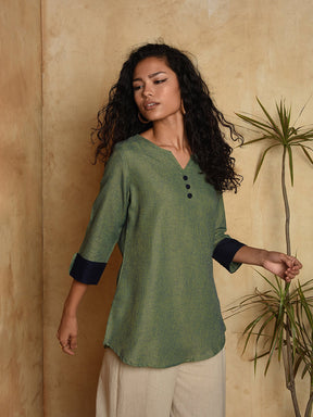 Contratting cuff and Button detail Cotton top