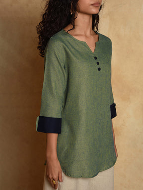 Contratting cuff and Button detail Cotton top