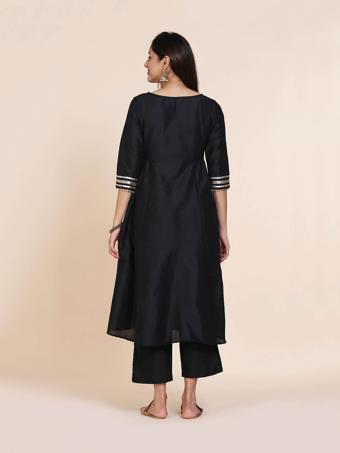 Abhishti cotton silk kurta with sweetheart neckline & side gathers