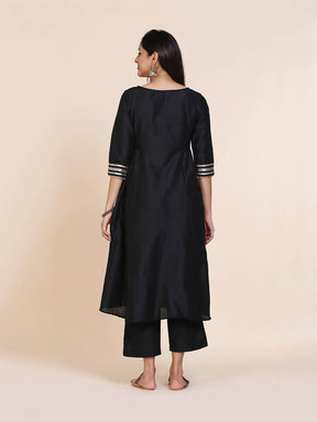 Abhishti cotton silk kurta with sweetheart neckline & side gathers