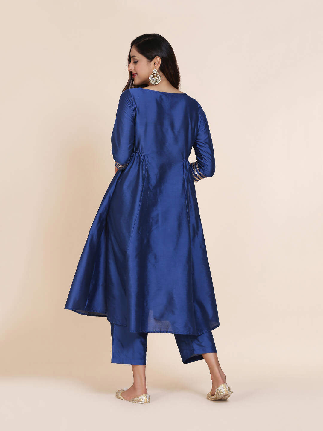 Abhishti cotton silk kurta with sweetheart neckline & side gathers