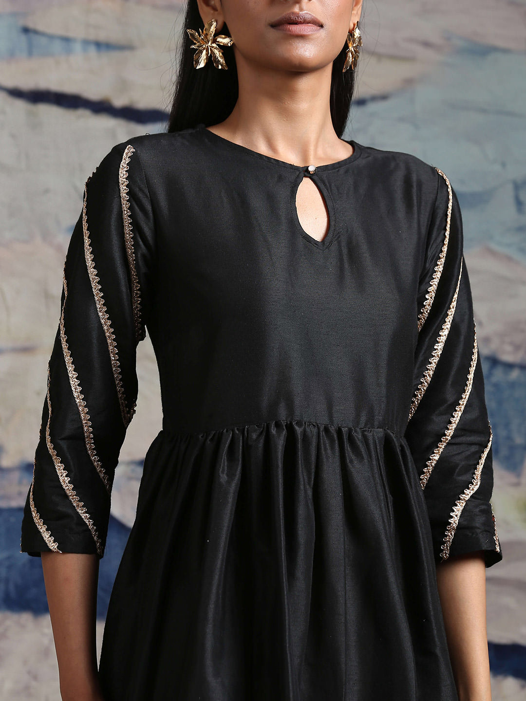 Cotton silk gathered dress with scalloped hemline and laced sleeves