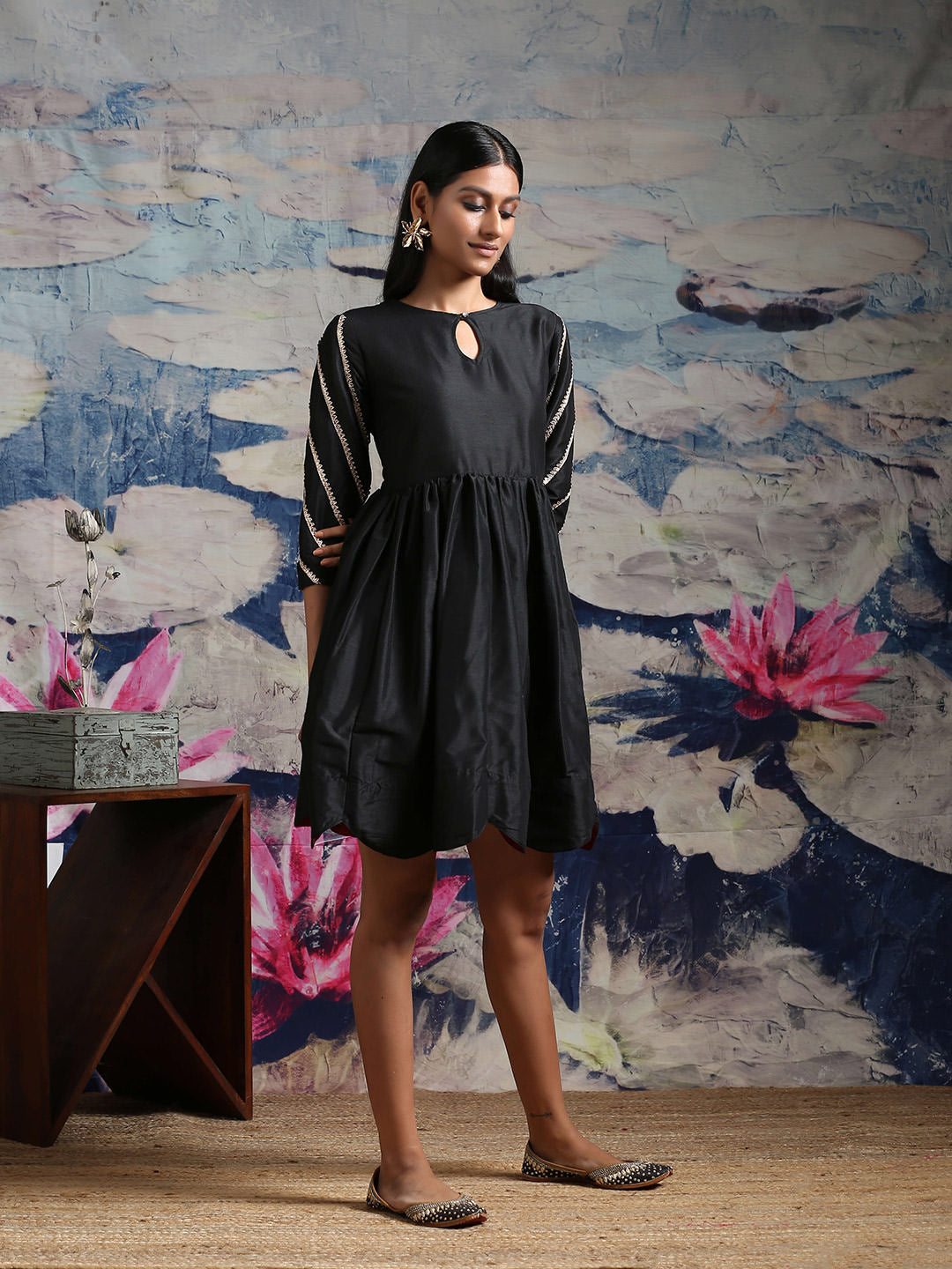 Cotton silk gathered dress with scalloped hemline and laced sleeves