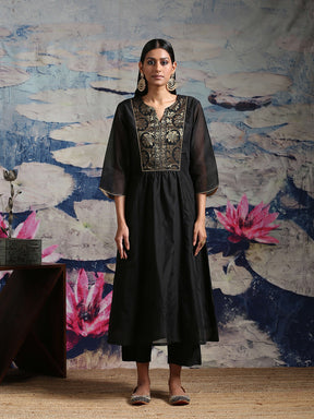 Chandheri panelled kurta with zari baswada yoke