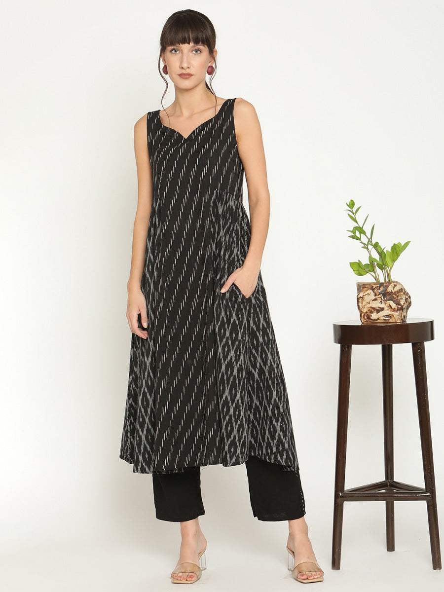 Abhishti ikat kurta with sweetheart neckline & side gathers