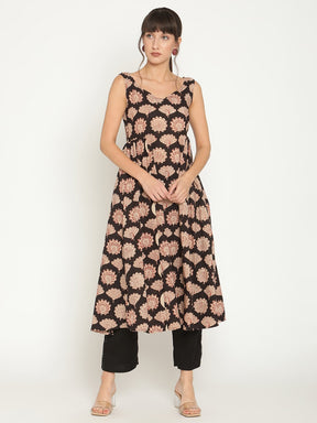 Abhishti block print kurta with sweetheart neckline & side gathers
