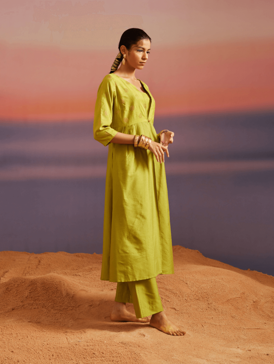 Macaw-Green Square Neckline Banarasi Kurta