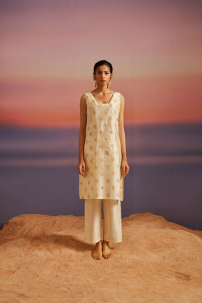 Cloud-Cream Square Neckline Banarasi Kurta