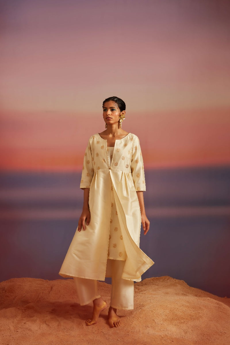 Cloud-Cream Square Neckline Banarasi Kurta