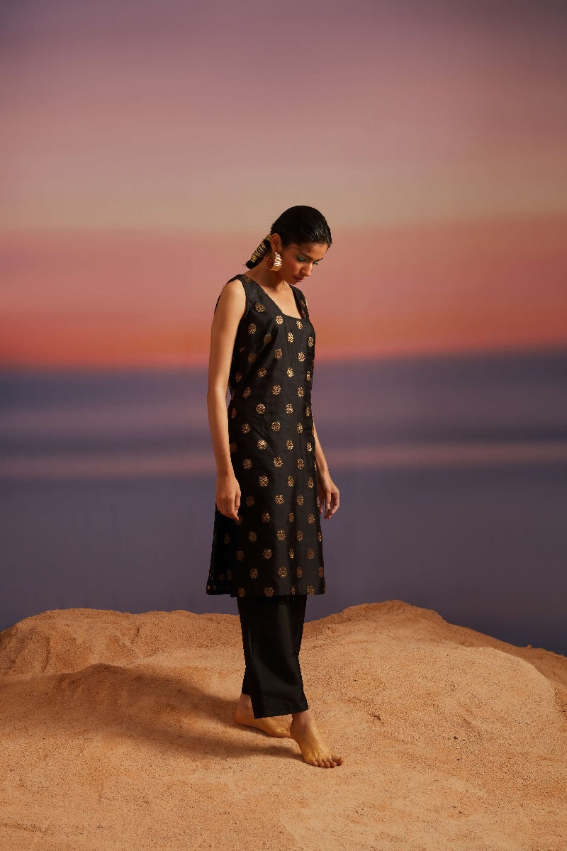 Coral Black Square Neckline Banarasi Kurta