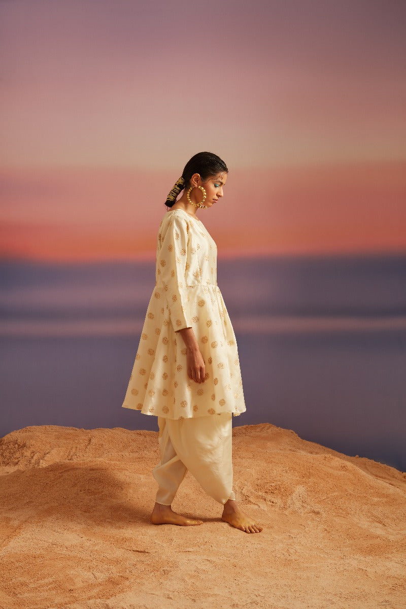 Cloud-Cream Sleeveless Falred Banarasi Kurta
