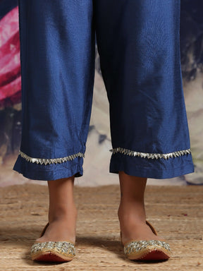 Cotton silk straight pant with side pockets detailed with gotta lace