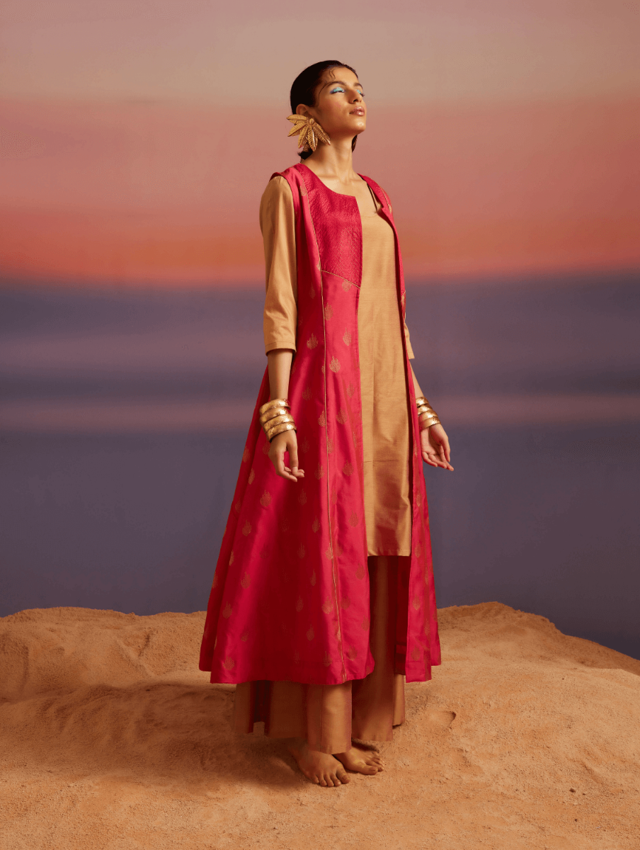 Paradise Pink Sleeveless Banarasi Jacket