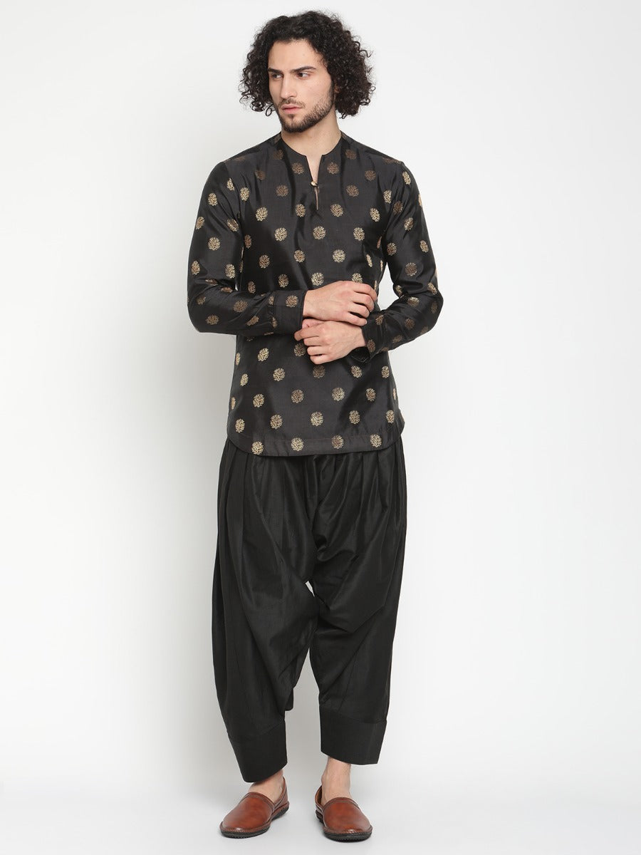 Men Black Short Banarasi Kurta With Zari Work