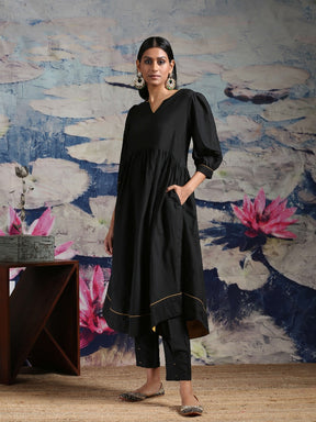 Cotton silk gathered kurta with U-hemline and contrast piping & facing, along with pleated pants Black